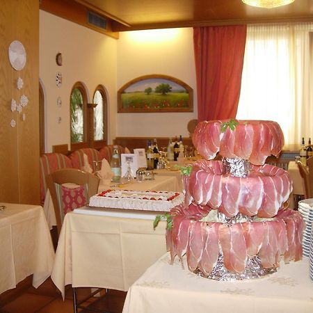 Hotel Collini Pinzolo Bagian luar foto