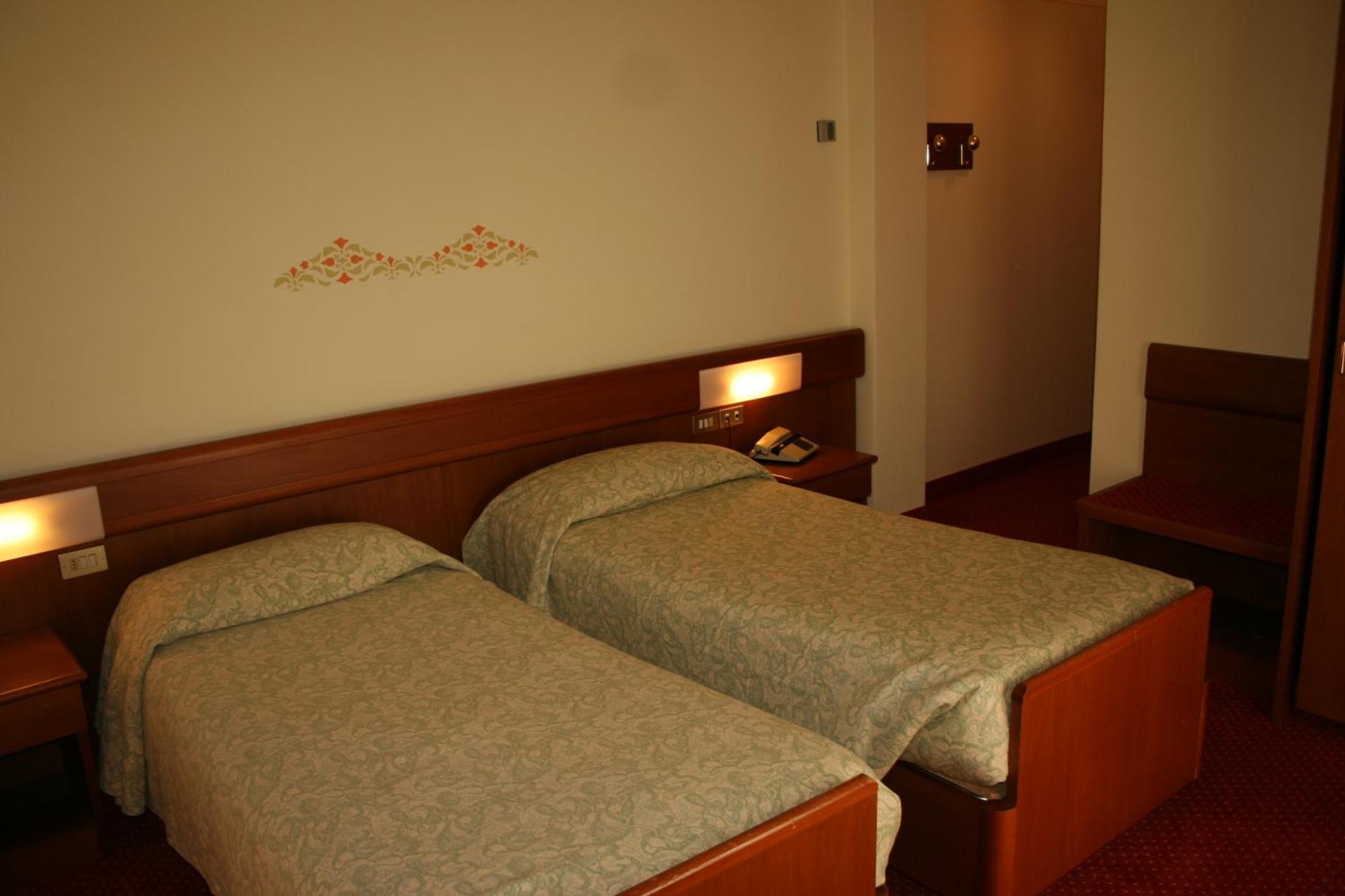 Hotel Collini Pinzolo Bagian luar foto