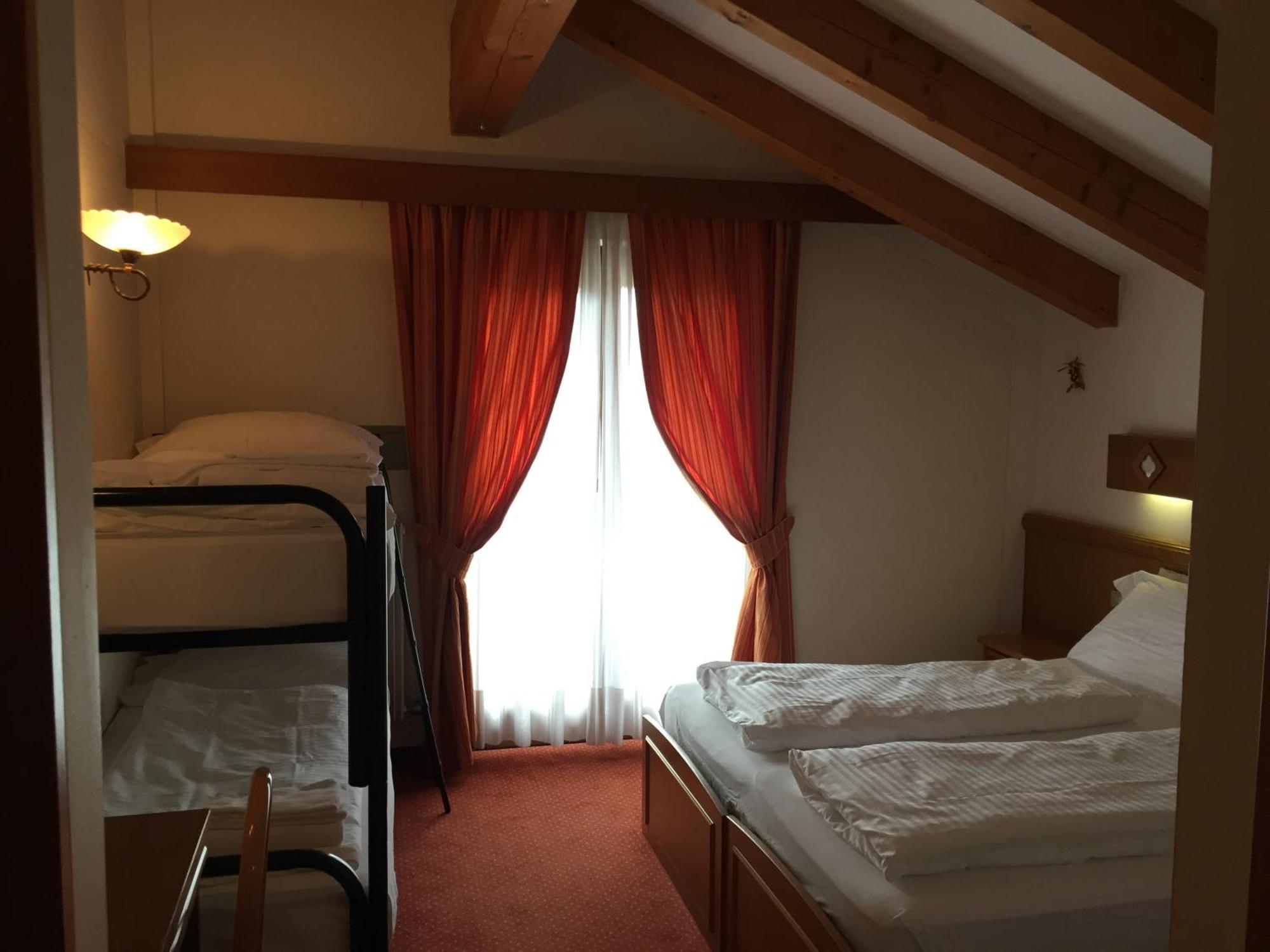 Hotel Collini Pinzolo Bagian luar foto