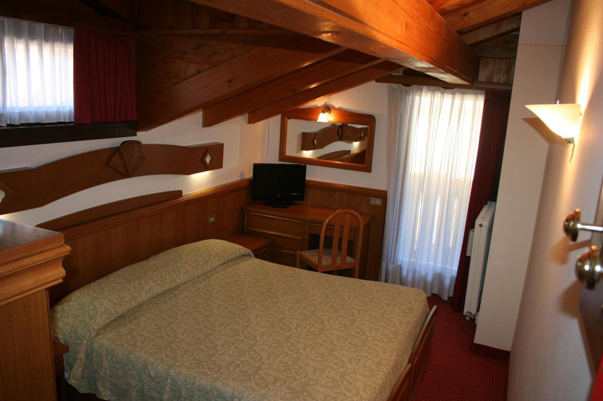 Hotel Collini Pinzolo Bagian luar foto
