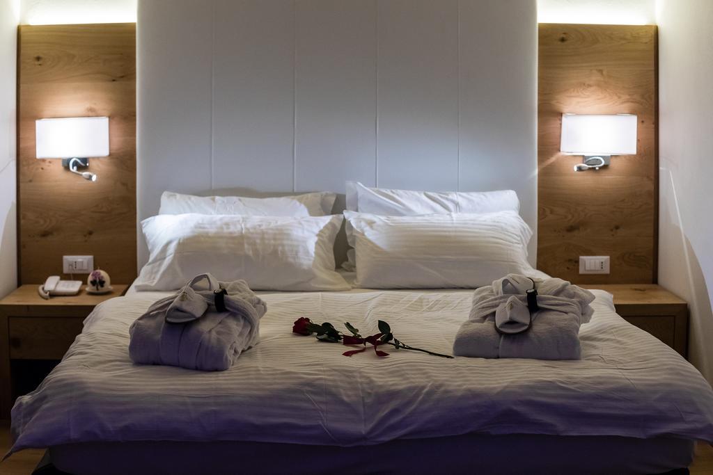 Hotel Collini Pinzolo Bagian luar foto