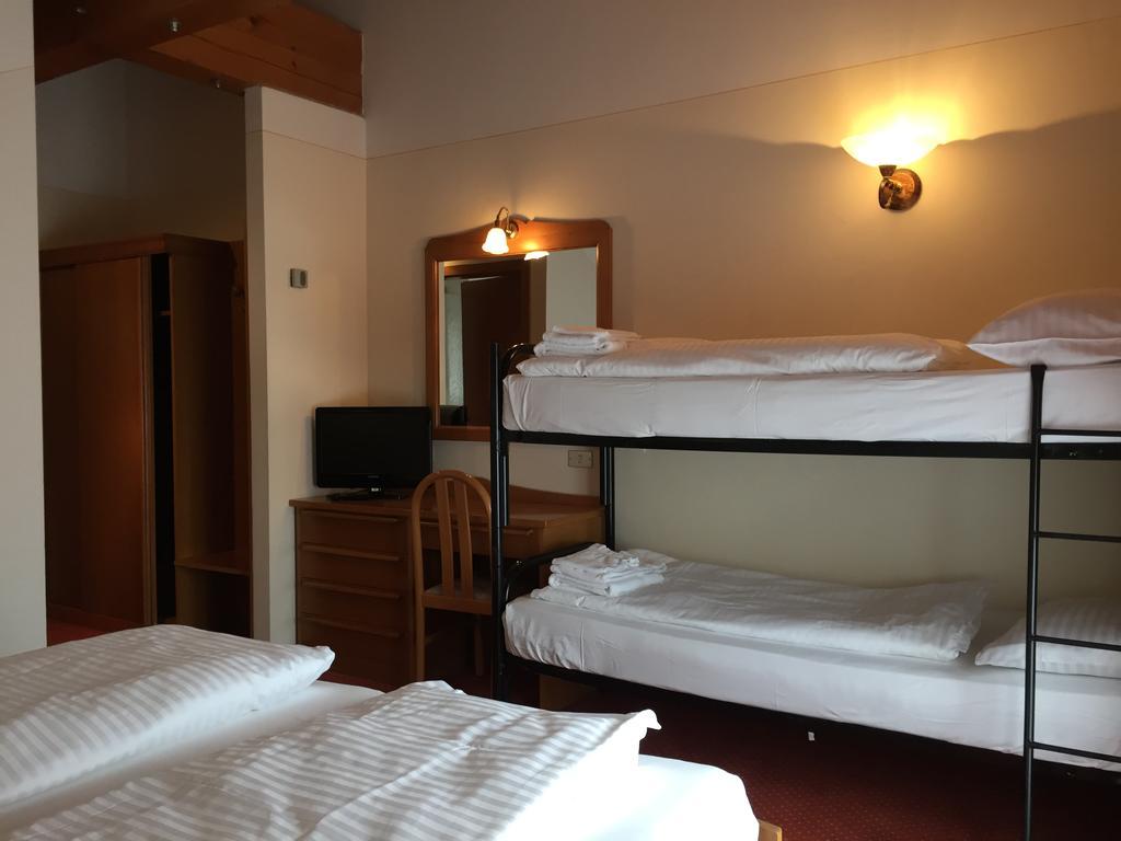 Hotel Collini Pinzolo Ruang foto