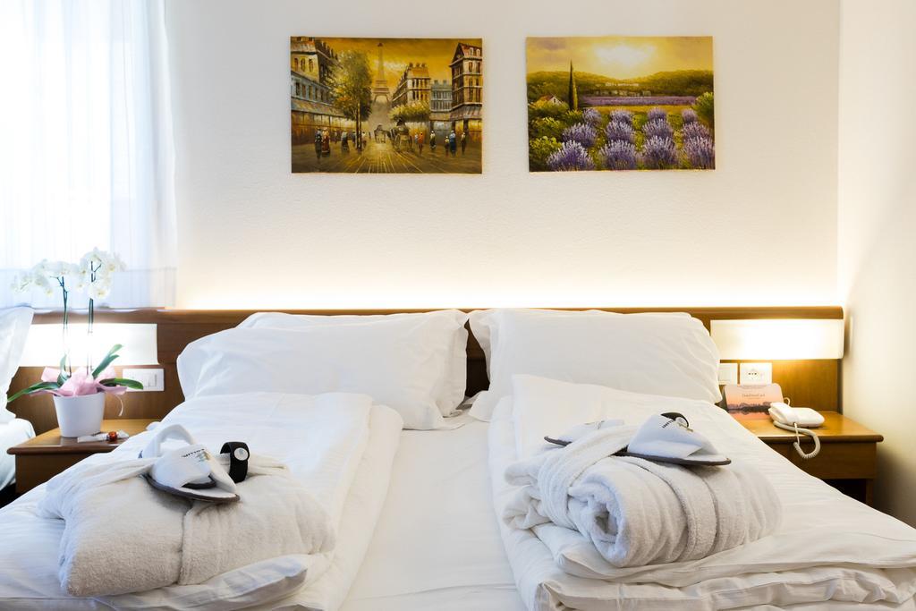 Hotel Collini Pinzolo Bagian luar foto