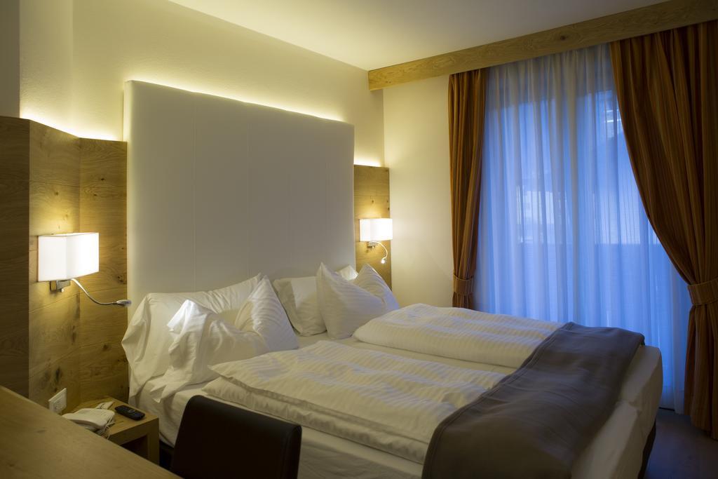 Hotel Collini Pinzolo Bagian luar foto