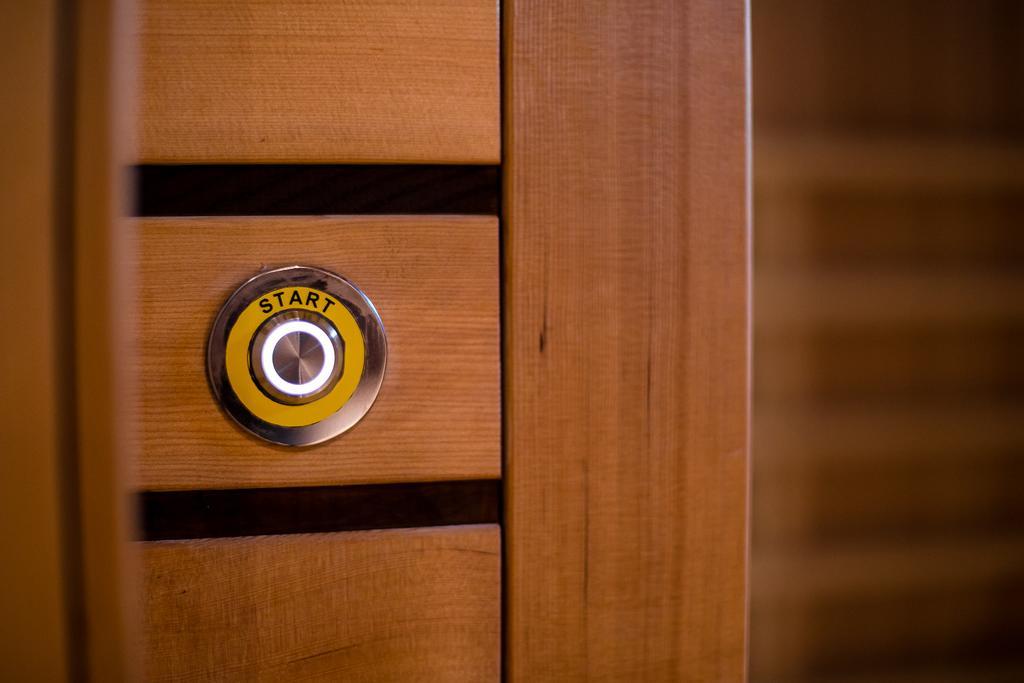 Hotel Collini Pinzolo Bagian luar foto