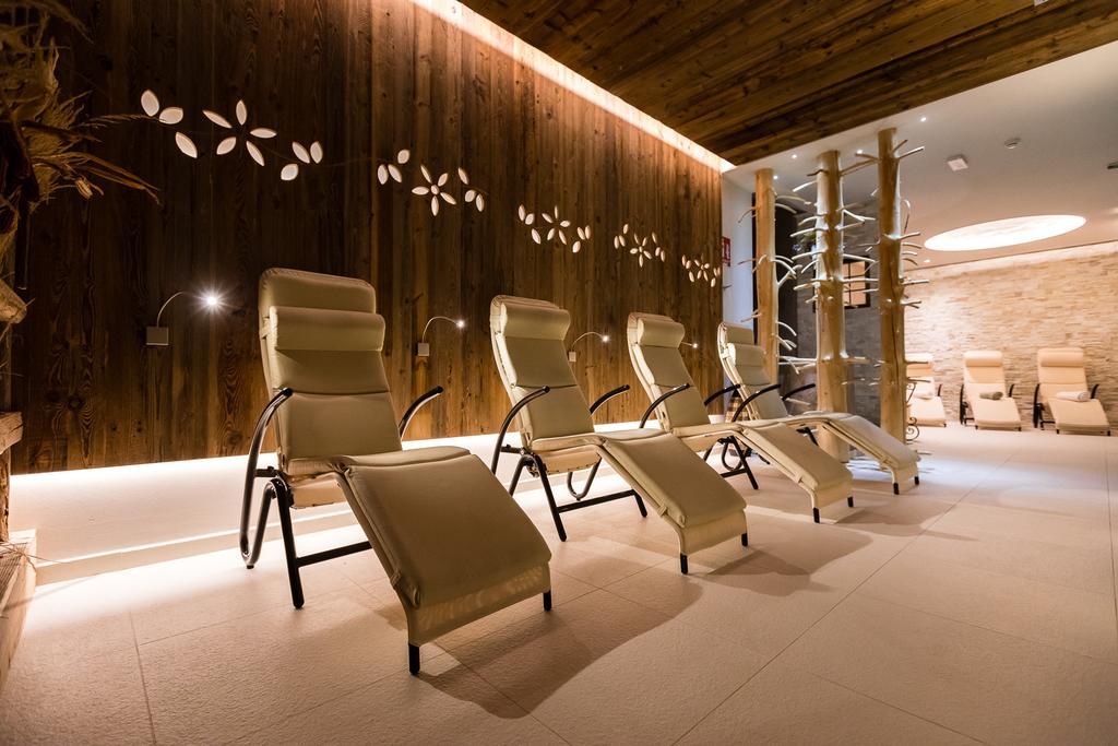 Hotel Collini Pinzolo Bagian luar foto
