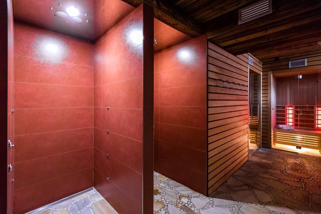 Hotel Collini Pinzolo Bagian luar foto