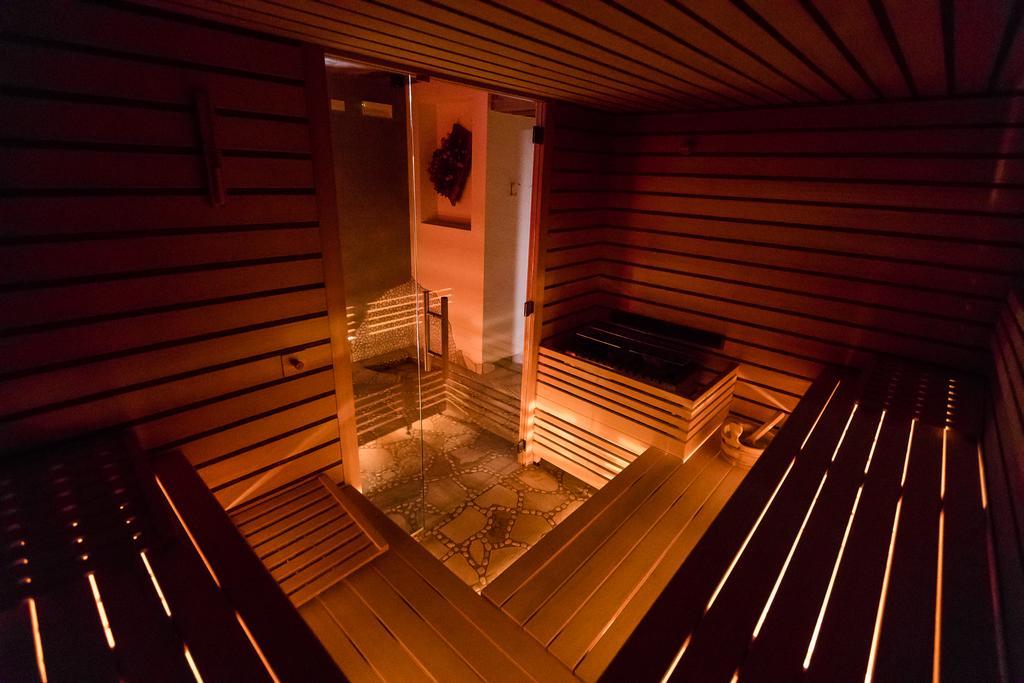 Hotel Collini Pinzolo Bagian luar foto