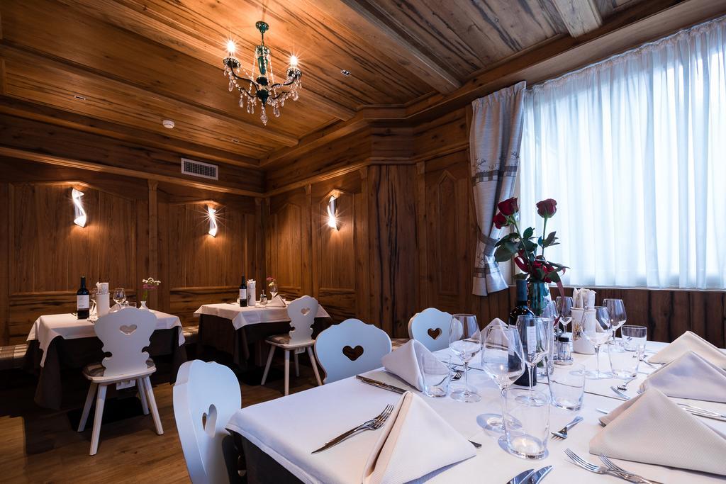 Hotel Collini Pinzolo Bagian luar foto
