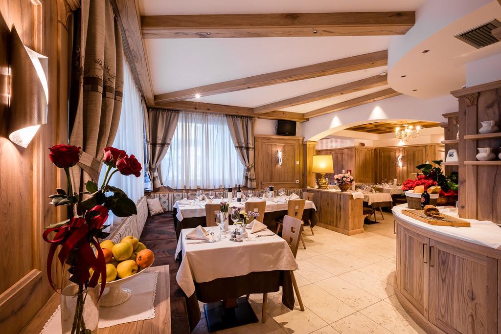 Hotel Collini Pinzolo Bagian luar foto