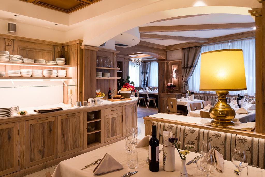 Hotel Collini Pinzolo Bagian luar foto