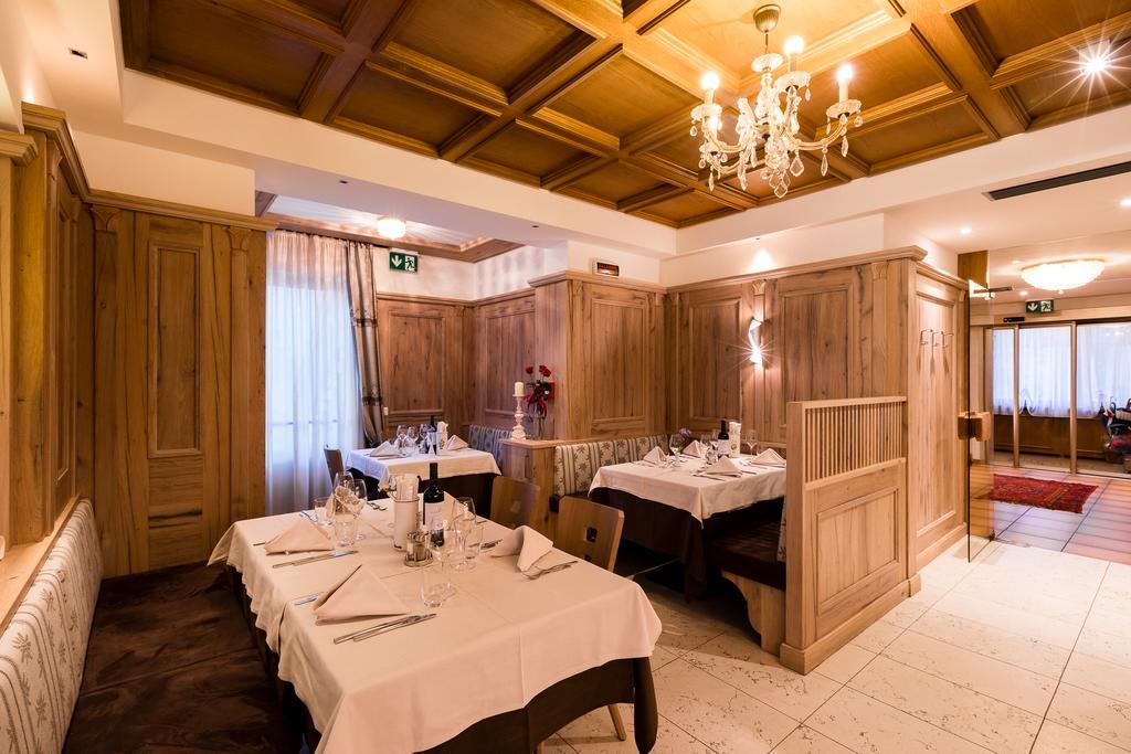 Hotel Collini Pinzolo Bagian luar foto