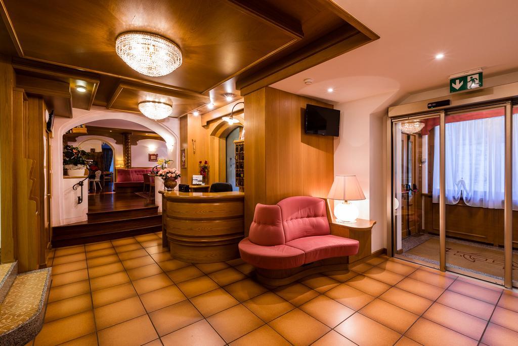 Hotel Collini Pinzolo Bagian luar foto